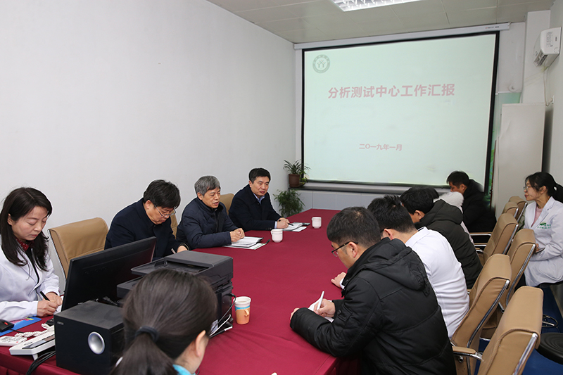 李俊到分析测试中心调研1-.JPG 李俊到分析测试中心调研1-.JPG